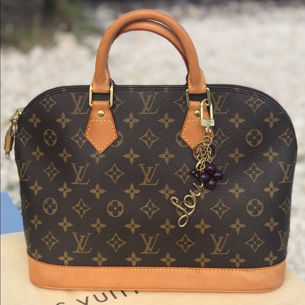 🥰Preloved LV Alma Bag w/key 🔐, Dustbag &Twilly